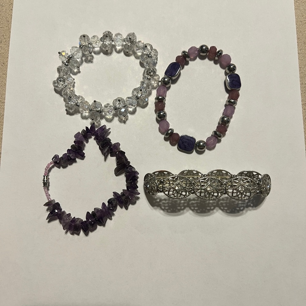 Set of 4 fashion bracelets